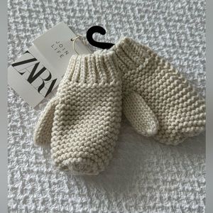 Zara new mittens size 3-5 yrs